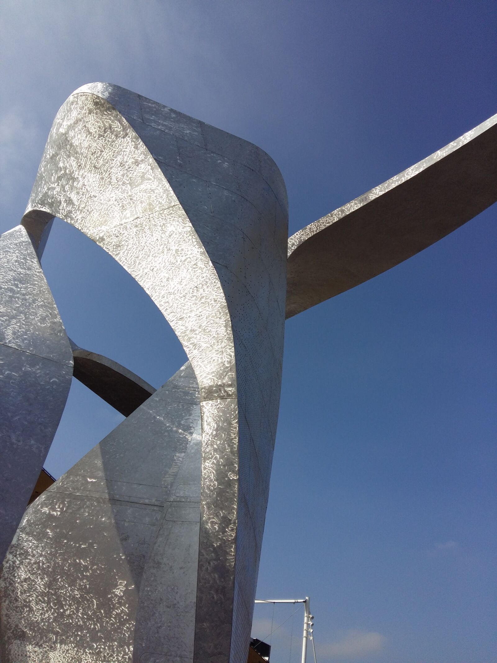 Samsung Galaxy A5 sample photo. Expo, sculpture, silver photography