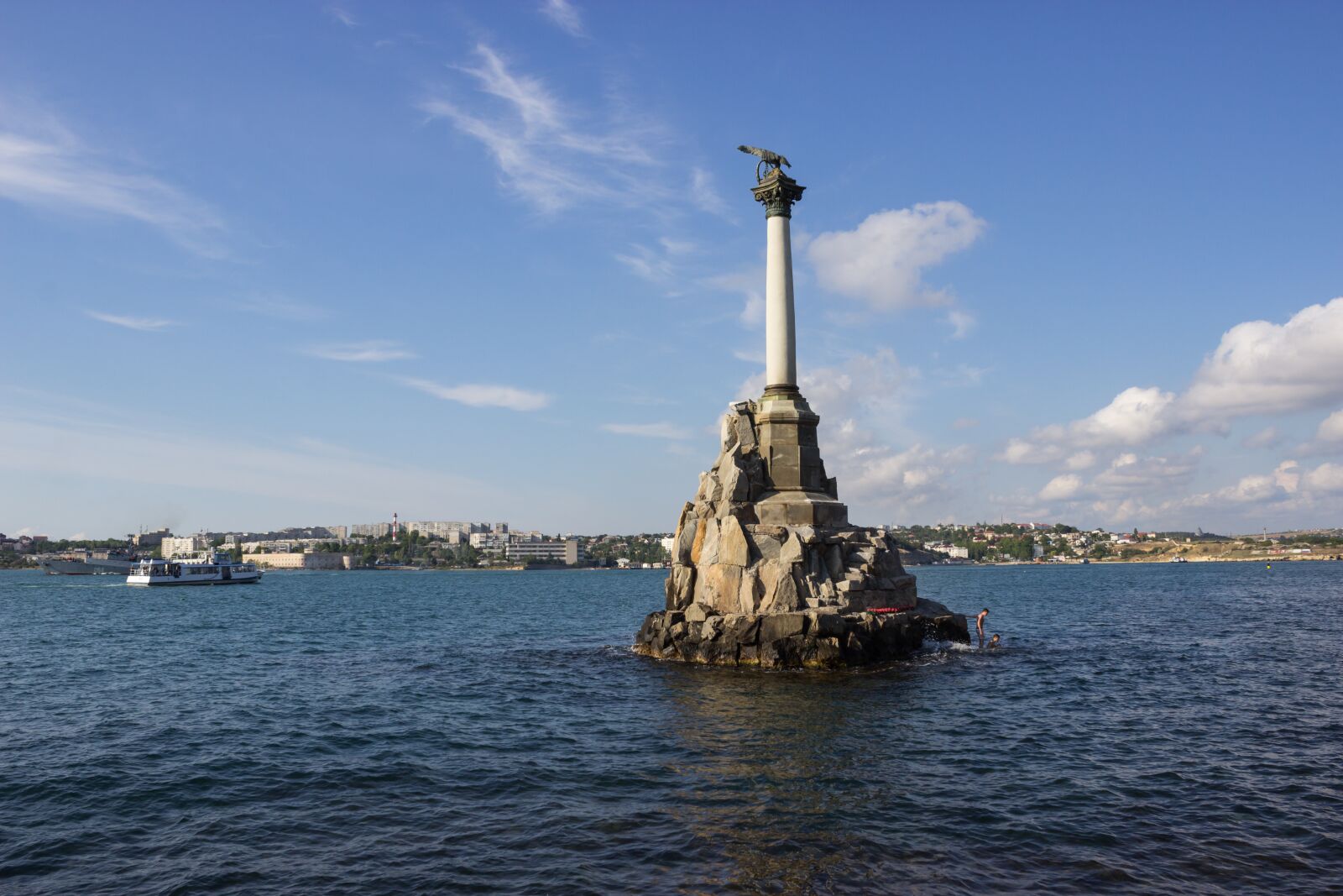 Canon EOS 600D (Rebel EOS T3i / EOS Kiss X5) sample photo. Sea, statue, monument photography