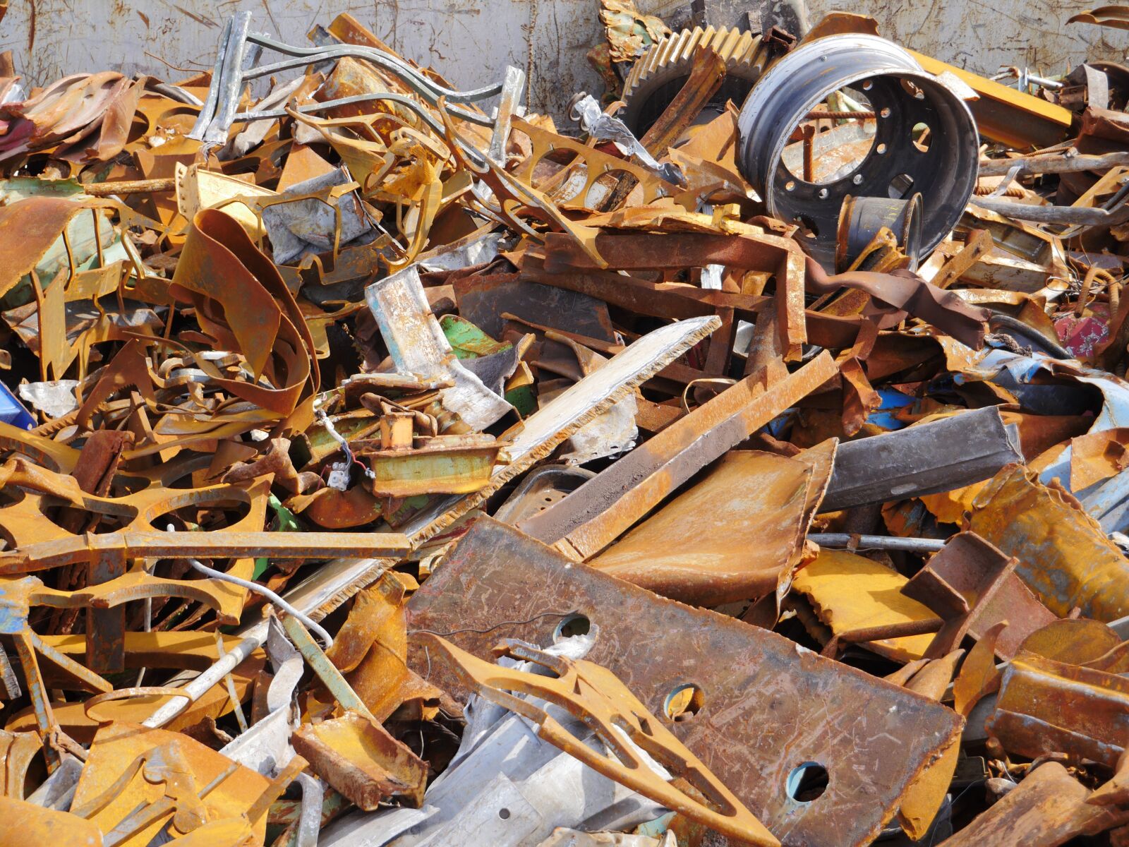 Panasonic Lumix DMC-GX8 sample photo. Scrap, scrap metal, recycling photography