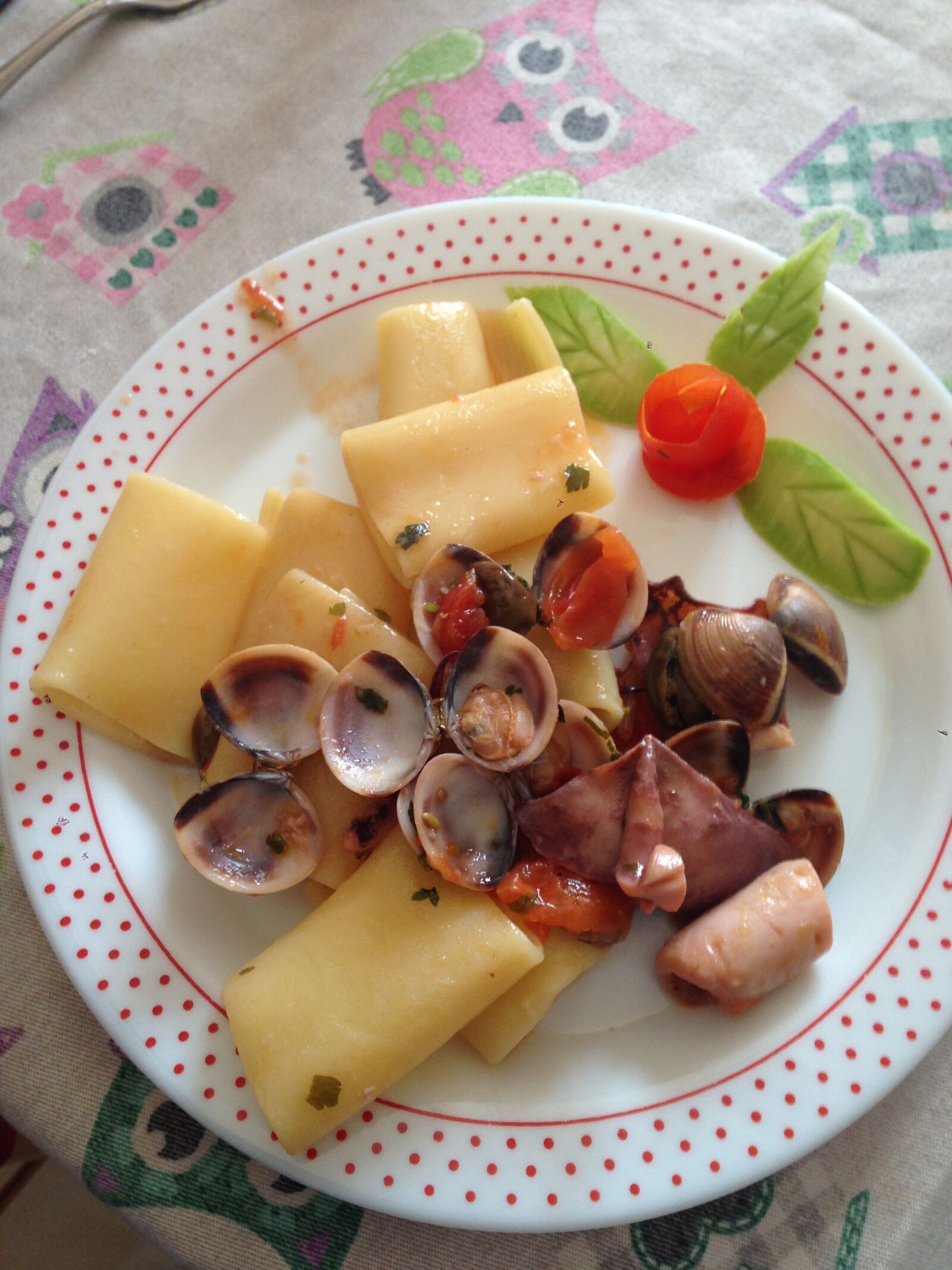 iPhone 5 back camera 4.12mm f/2.4 sample photo. Crema, paccheri, pasta, vongole photography