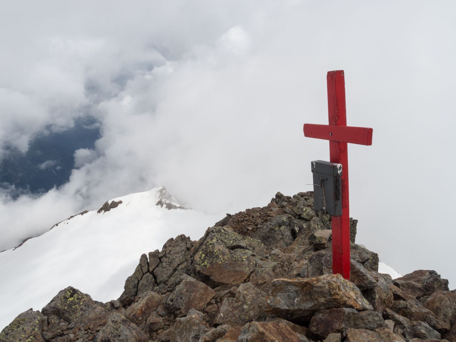 Olympus XZ-2 iHS sample photo. Summit cross, stubai alps photography