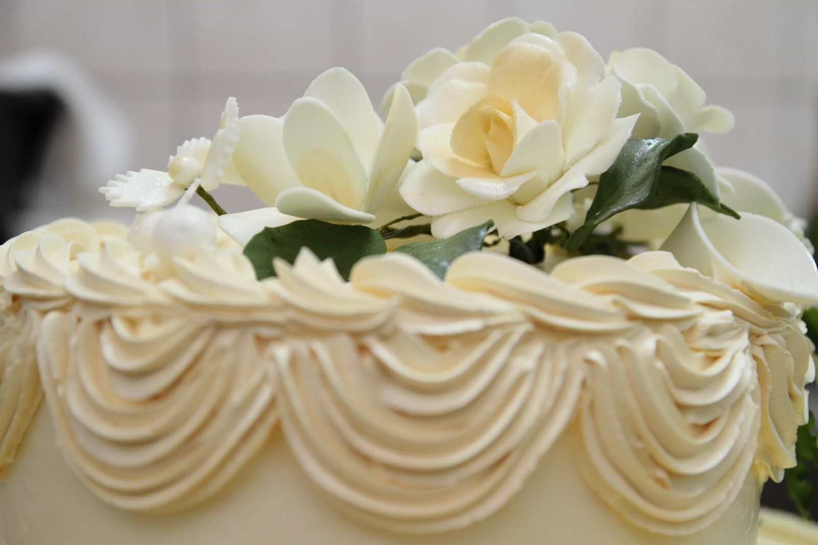 Canon EOS 7D sample photo. Dessert, wedding cake, white photography