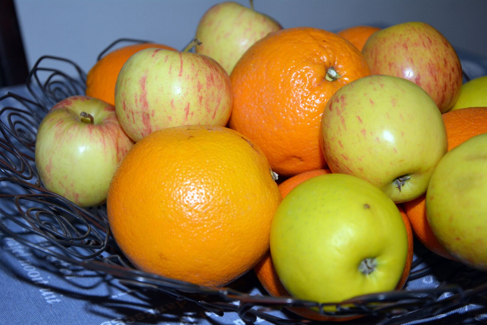 Nikon D5200 sample photo. Fresh fruit, apples, oranges photography