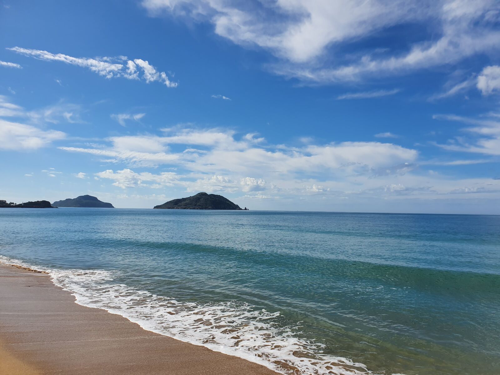 Samsung Galaxy S10+ sample photo. Beach, mazatlan, rocks photography