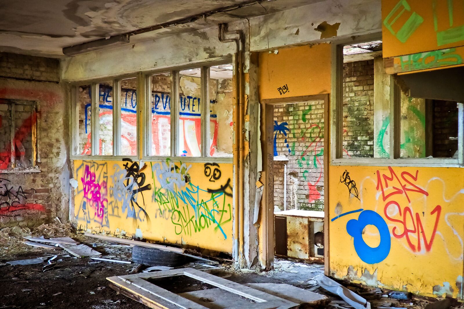 Olympus OM-D E-M10 sample photo. Lost places, old, decay photography