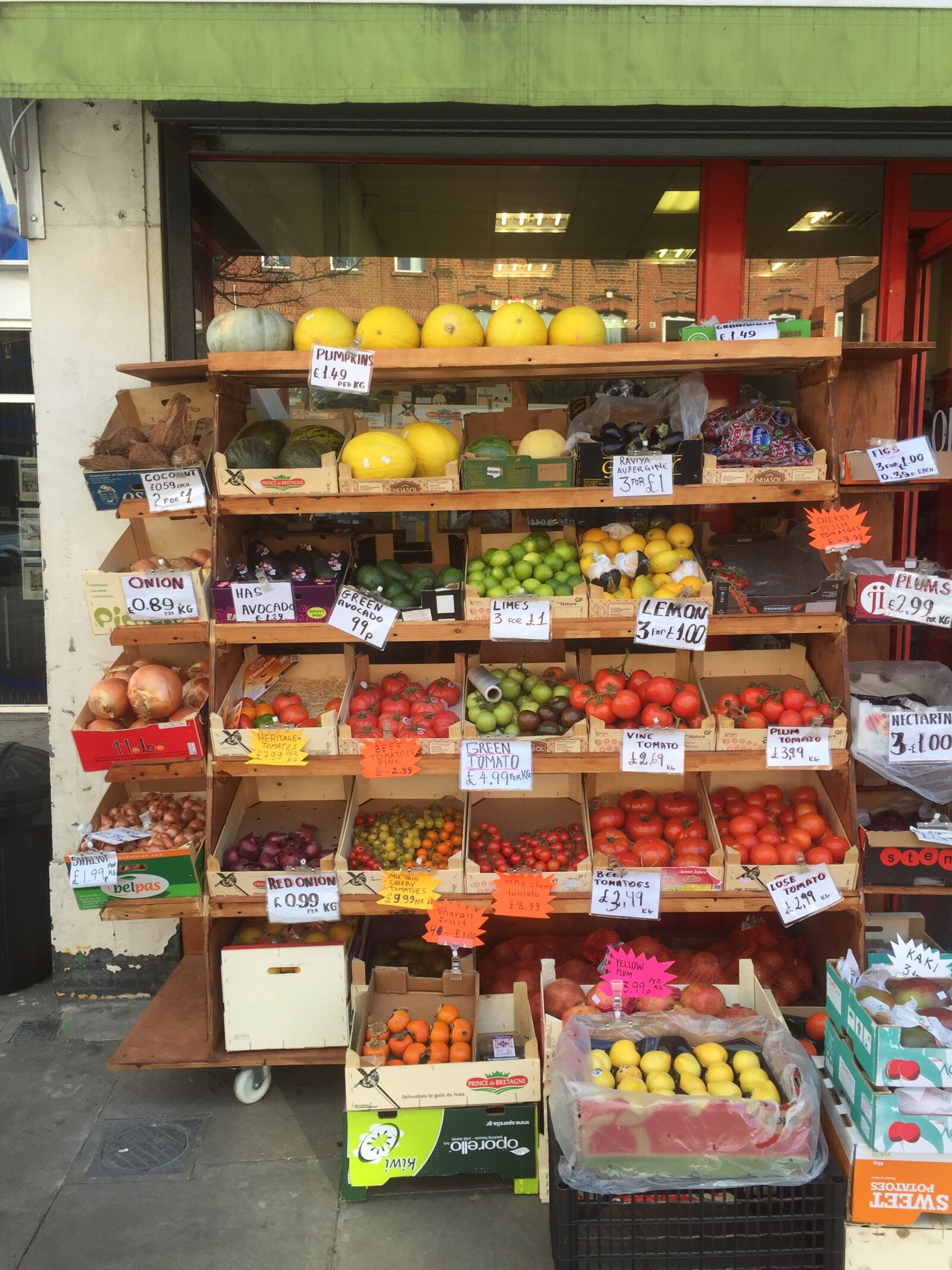 iPhone 6 back camera 4.15mm f/2.2 sample photo. Bodega, cooking, corner, shop photography