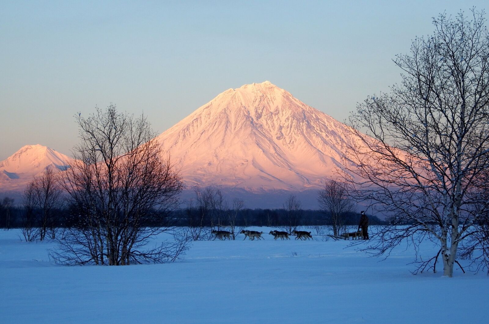 Fujifilm FinePix S1 sample photo. Koryaksky volcano, kamchatka, winter photography