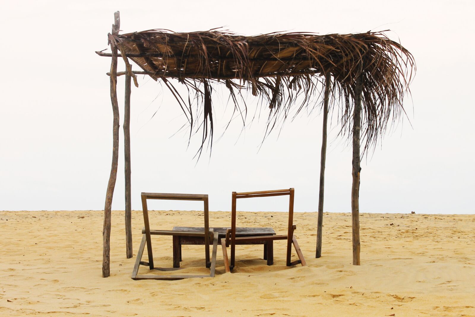 Canon EOS 1100D (EOS Rebel T3 / EOS Kiss X50) sample photo. Beach, chairs, wind photography