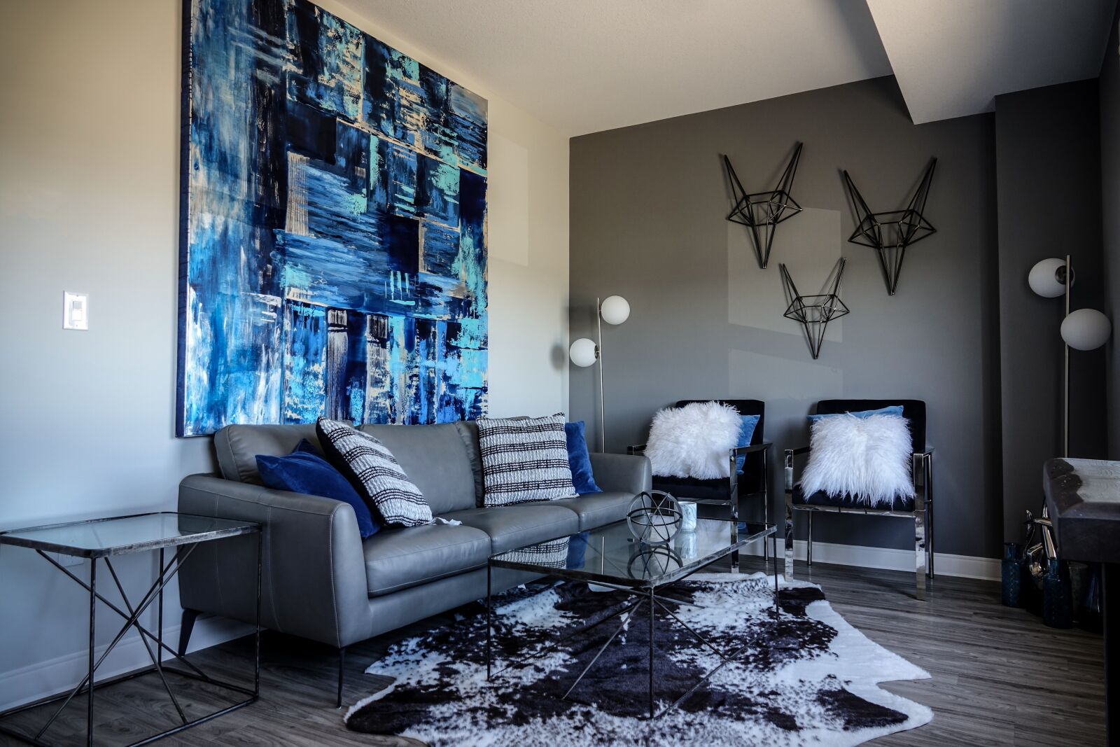 Sony Cyber-shot DSC-RX10 III sample photo. Living room, blue, blue photography