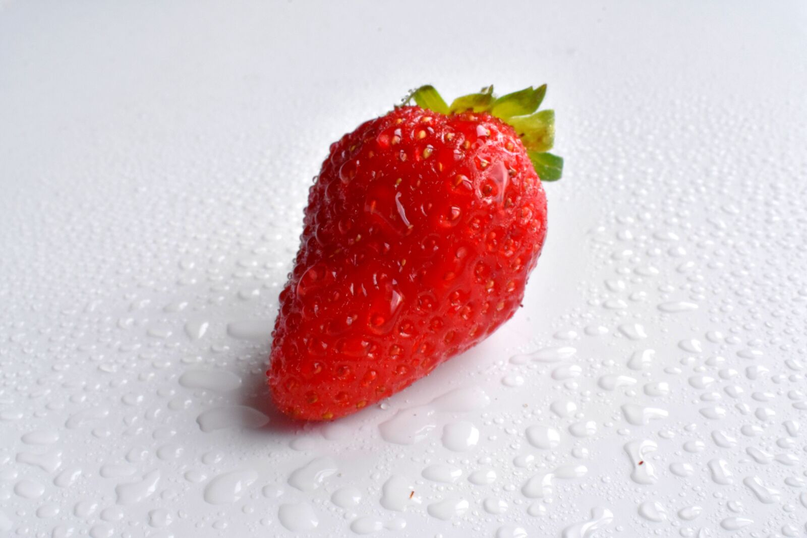 Nikon D3400 sample photo. Strawberry, ripe, red photography