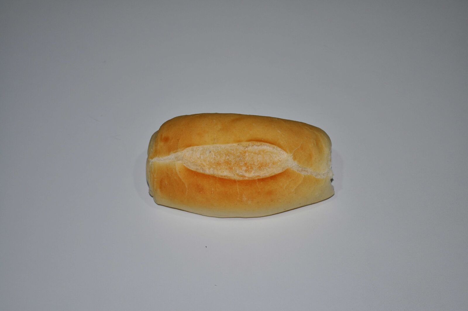 Nikon D5000 sample photo. Small, bread, white background photography