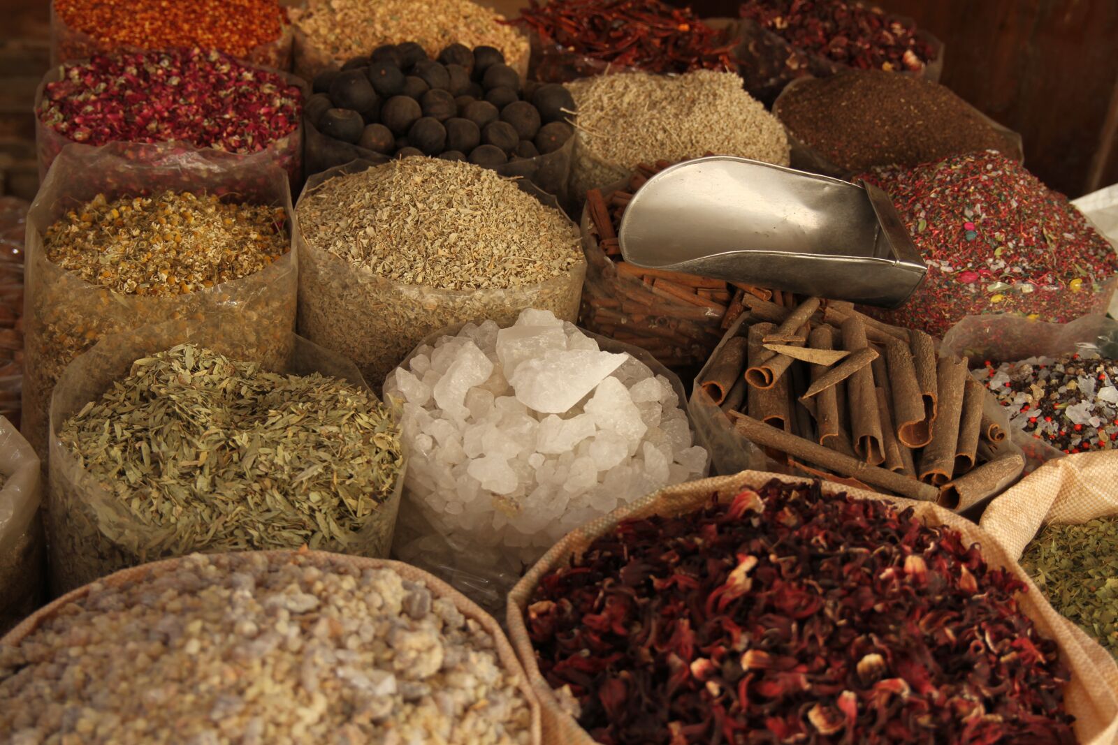 Canon EOS 7D sample photo. Spices, dry, market photography