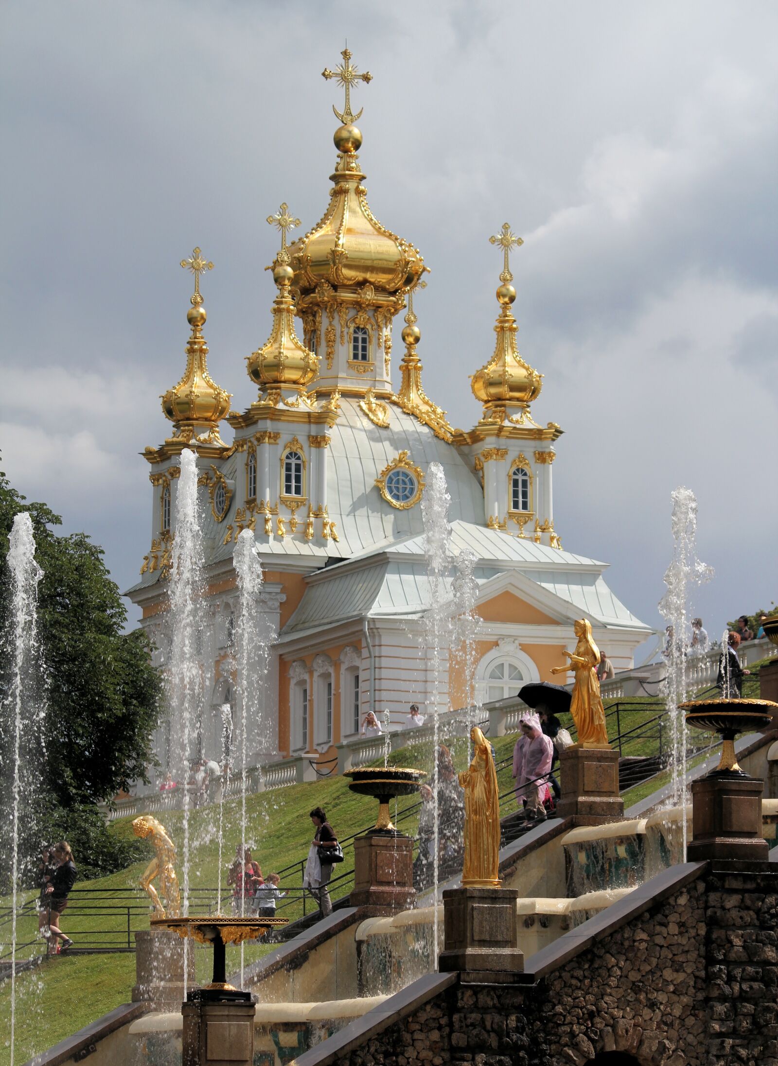 Canon EOS 550D (EOS Rebel T2i / EOS Kiss X4) sample photo. Peterhof, gardens, church photography