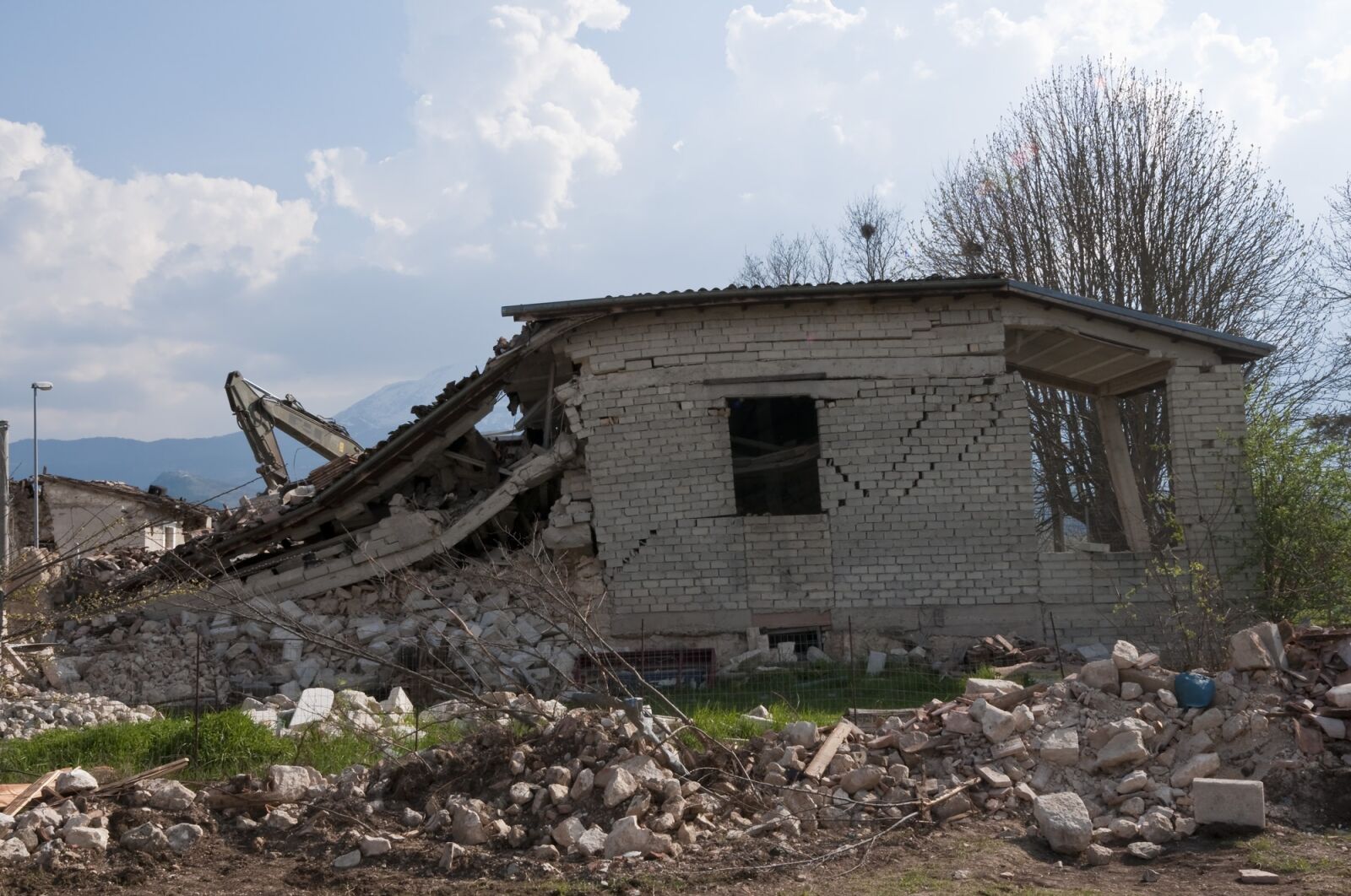 Nikon D300 sample photo. Earthquake, rubble, collapse photography