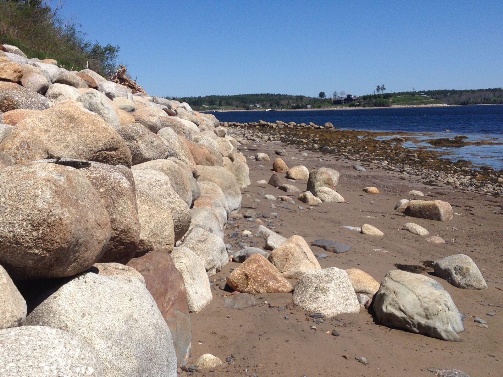 iPhone 4S back camera 4.28mm f/2.4 sample photo. Beach, ocean, rocks, sand photography