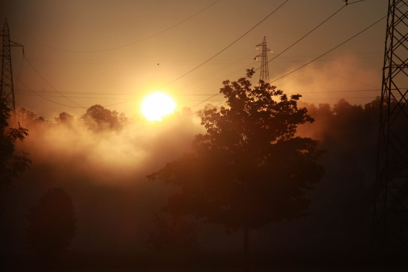 Canon EOS 700D (EOS Rebel T5i / EOS Kiss X7i) sample photo. Sunrise, the haze, red photography