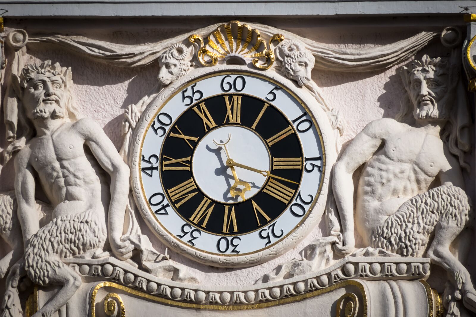 Canon PowerShot G3 X sample photo. Clock, sculpture, mythical creatures photography