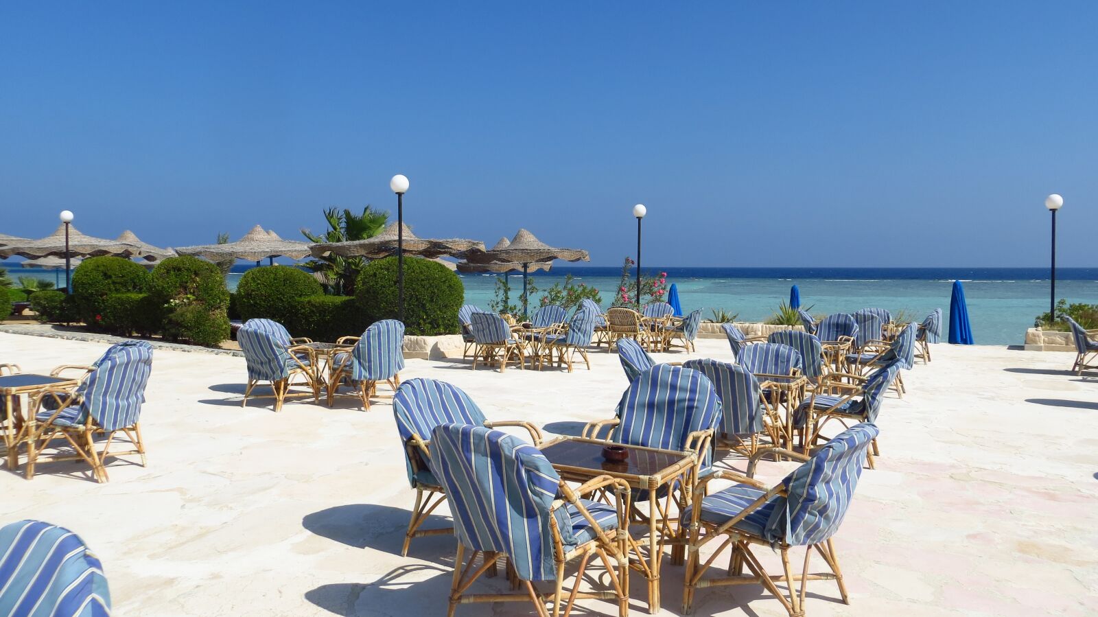 Canon PowerShot SX260 HS sample photo. Hotel, sea, tables photography