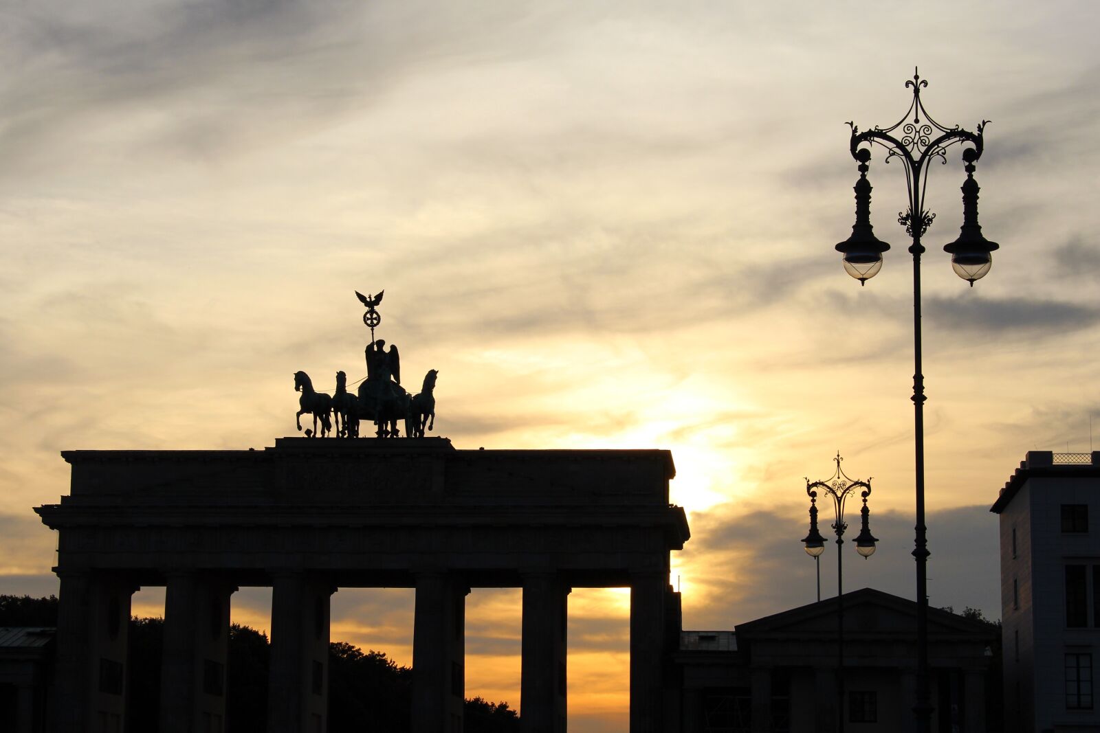 Canon EOS 700D (EOS Rebel T5i / EOS Kiss X7i) sample photo. Brandenburg gate, sunset, clouds photography