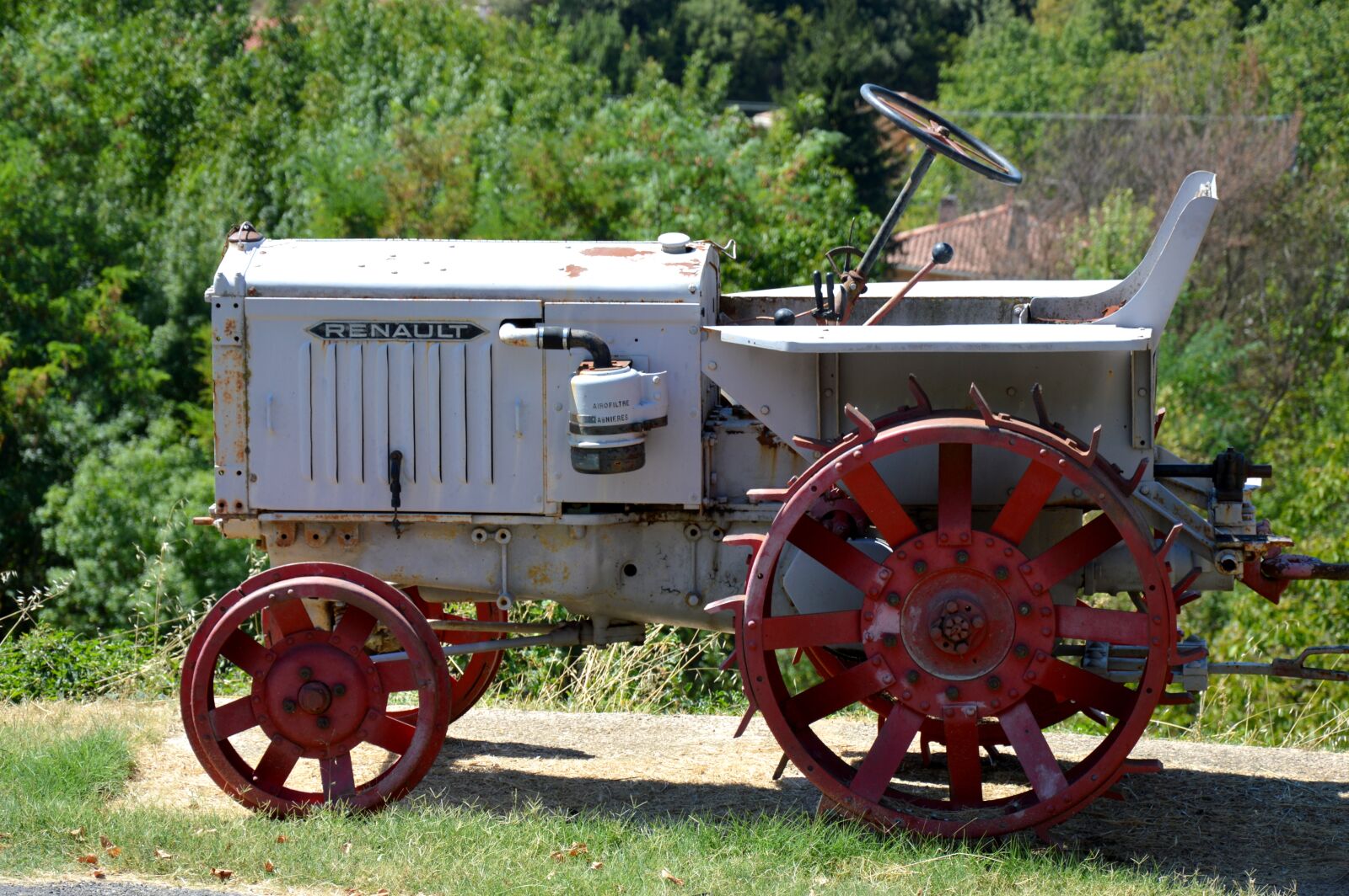 Nikon D3200 sample photo. Tractor, renault, wheel photography
