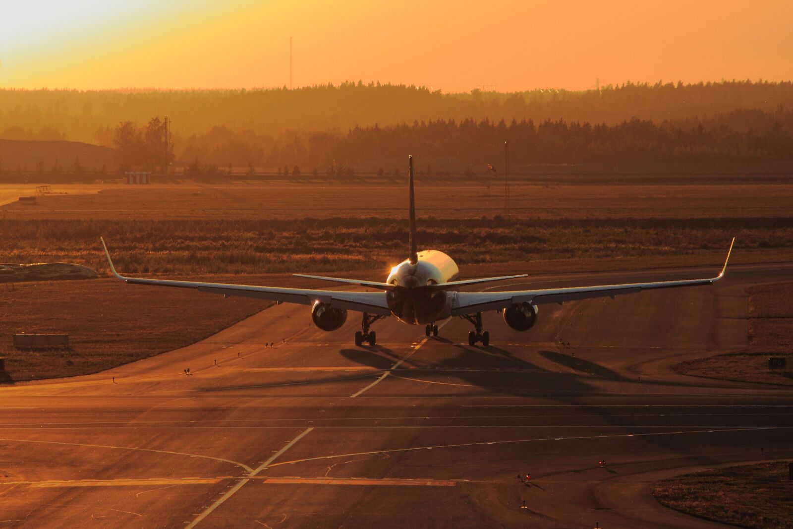 Canon EOS 450D (EOS Rebel XSi / EOS Kiss X2) sample photo. Aircraft, sunset, output photography