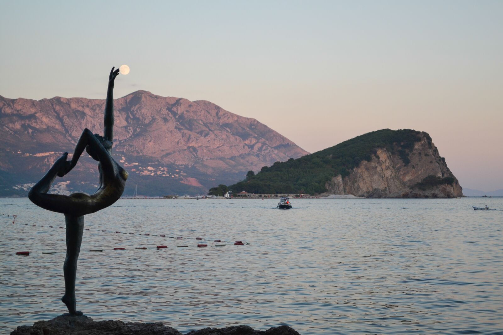 Nikon D3100 sample photo. Water, sea, monument photography
