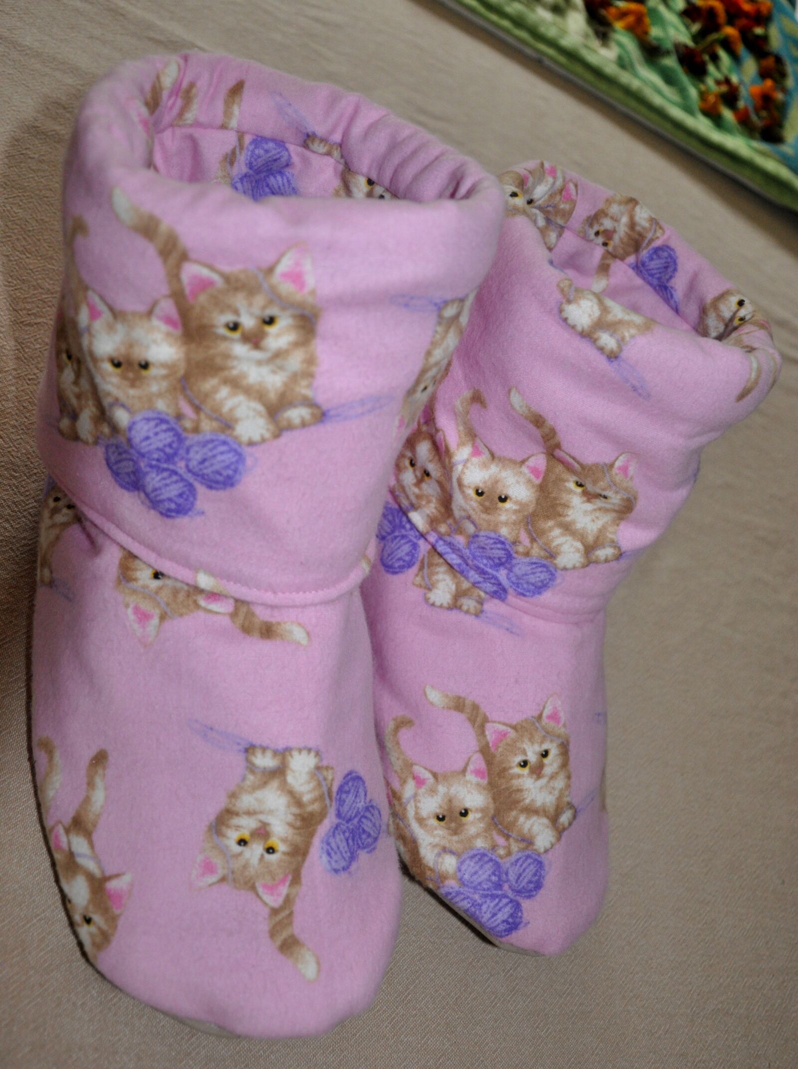 Nikon D90 sample photo. Homemade, flannel, kitten slippers photography