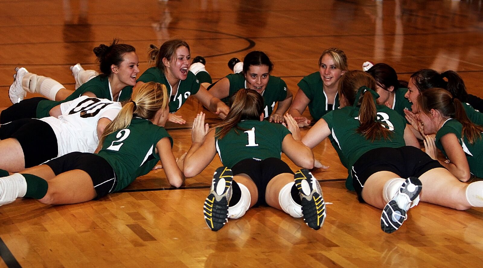 Canon EOS 20D sample photo. Volleyball team, players, team photography