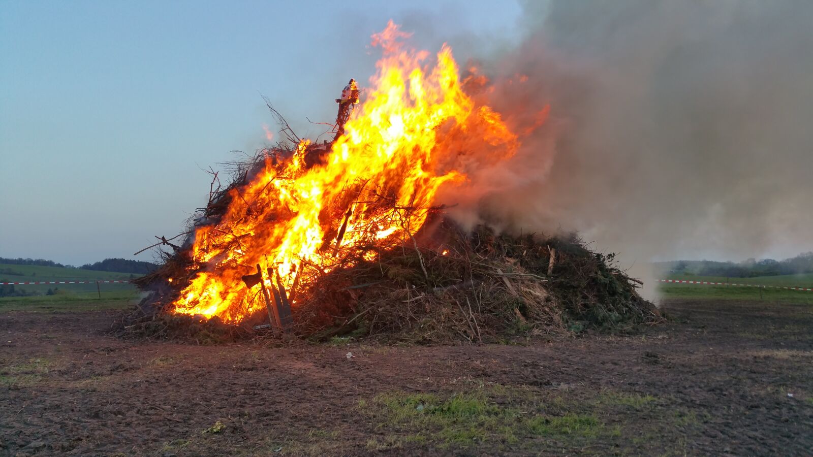 Samsung Galaxy Note4 sample photo. Witch fire, saale-holzland-kreis, thuringia photography