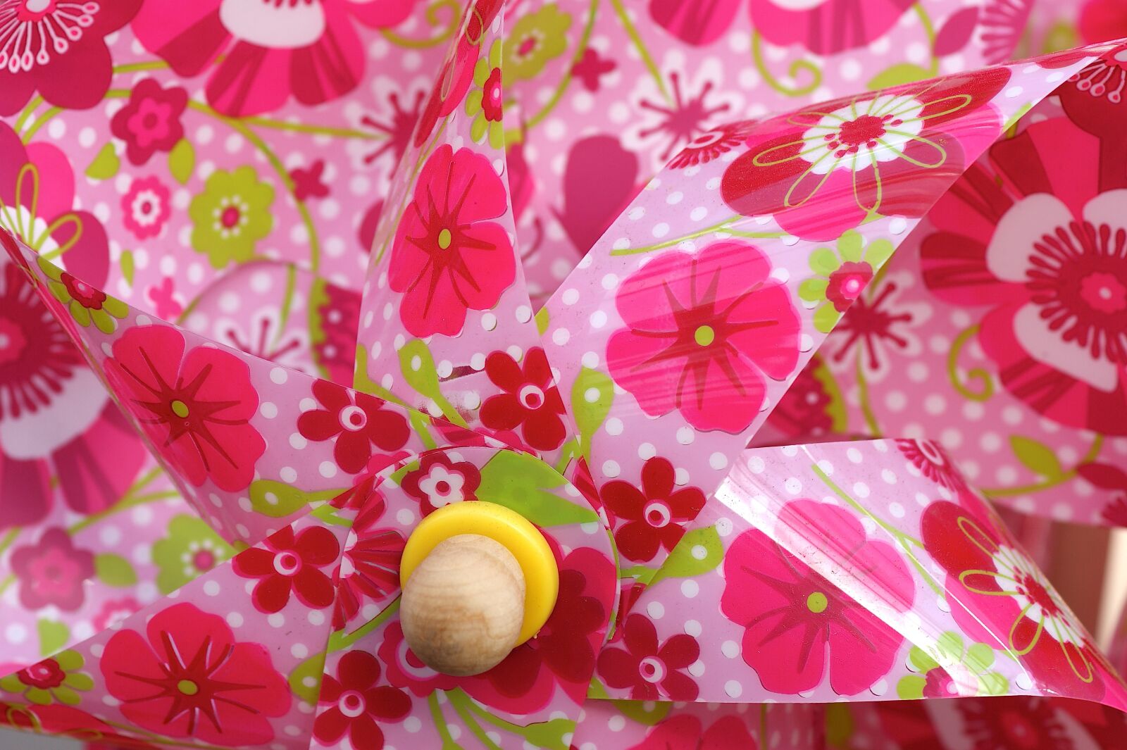 Sony Alpha DSLR-A350 sample photo. Pinwheel, pink, windspiel photography