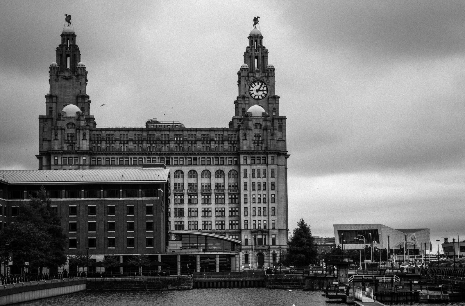 Nikon D810 sample photo. Liverpool, liver building, landmark photography