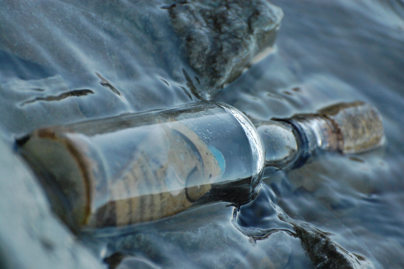 Nikon D40 sample photo. Water, bottle, message in photography