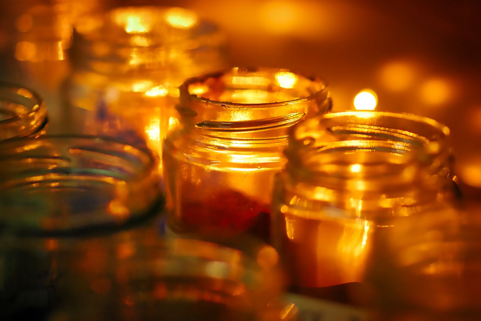 Panasonic Lumix DMC-GX8 sample photo. Golden, light, glass photography