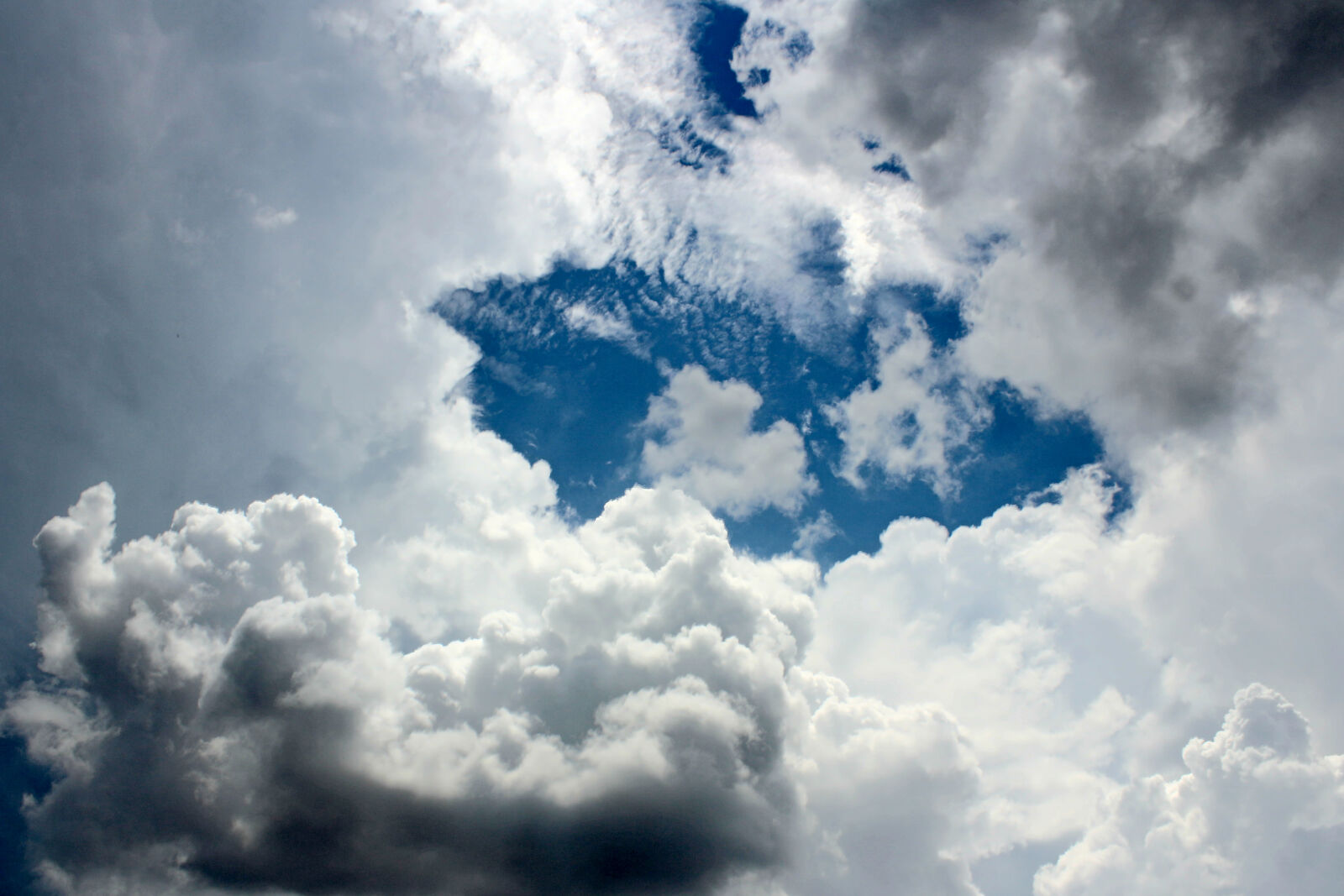 Canon EOS 650D (EOS Rebel T4i / EOS Kiss X6i) sample photo. Beautiful, blue, sky, cloudiness photography