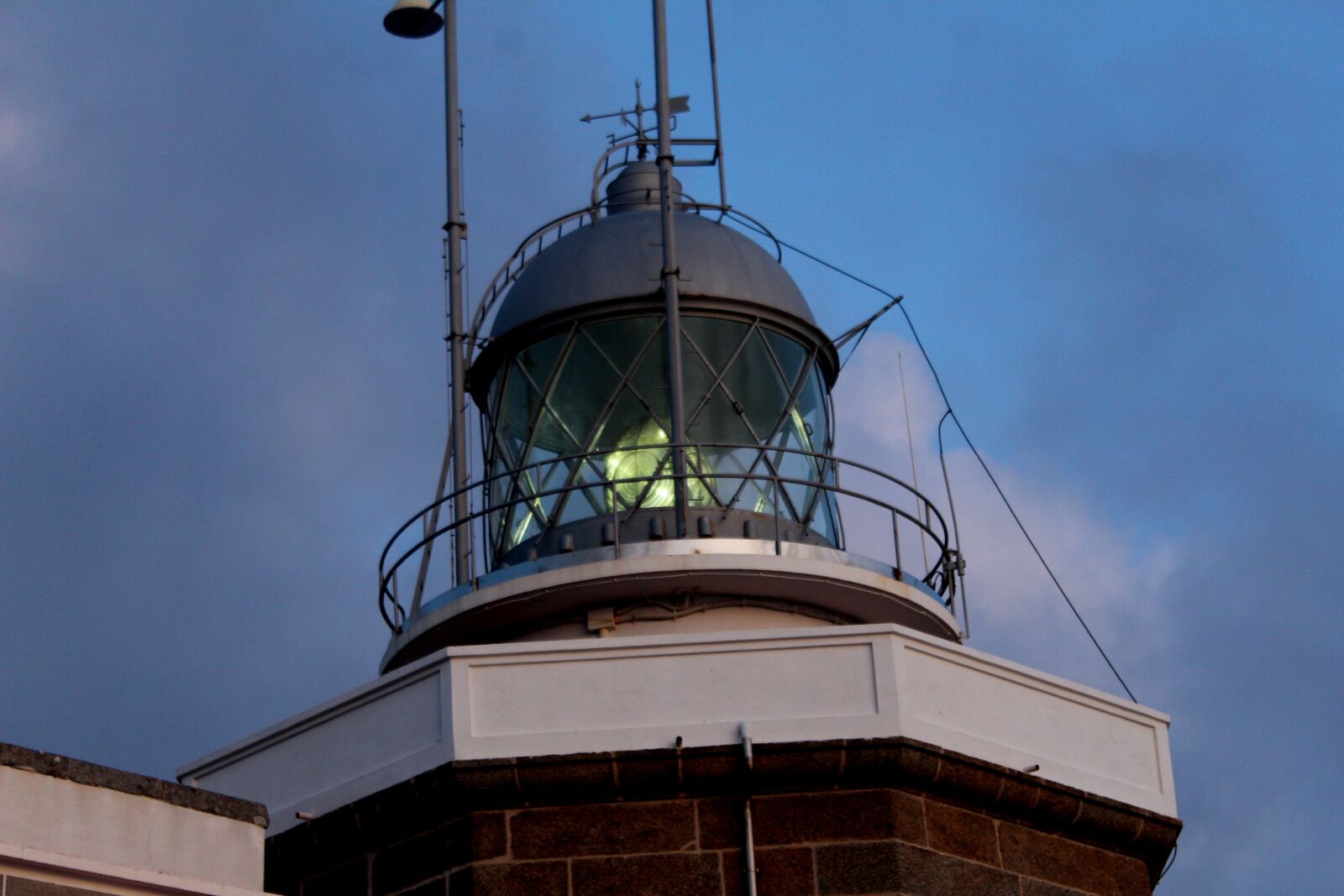 Canon EOS 1200D (EOS Rebel T5 / EOS Kiss X70 / EOS Hi) sample photo. Lighthouse, dusk, light photography