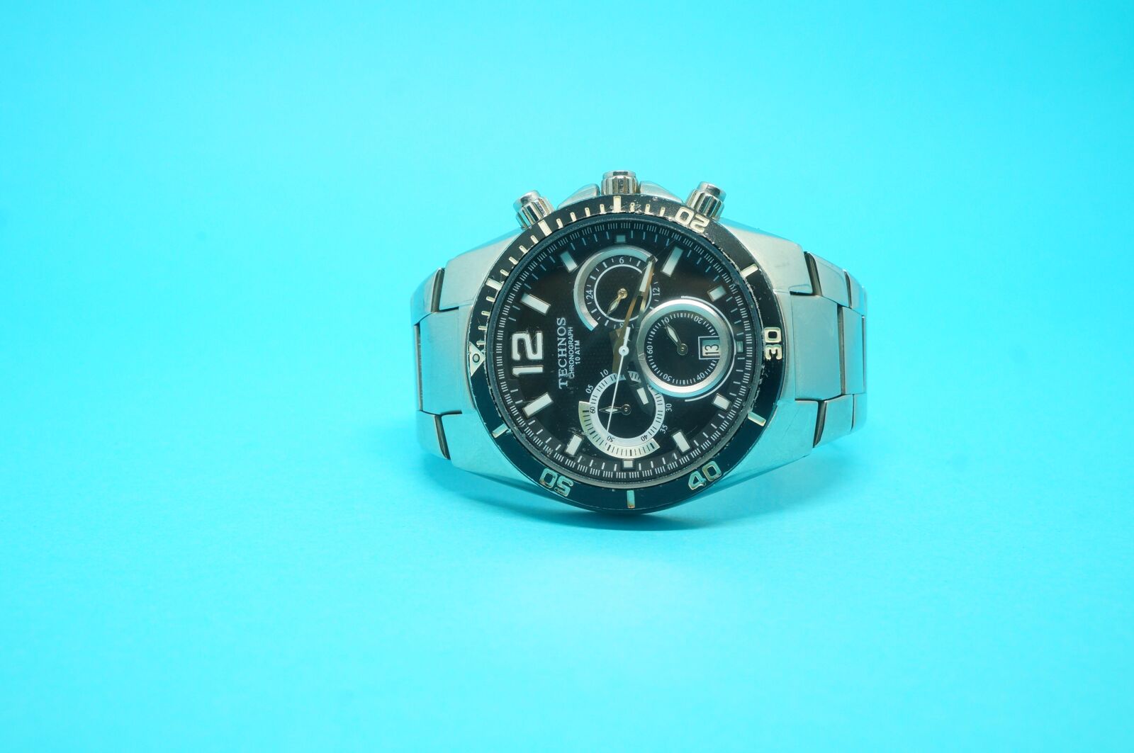 Sony Alpha NEX-F3 + Sony E 18-55mm F3.5-5.6 OSS sample photo. Watch, hours, silver photography