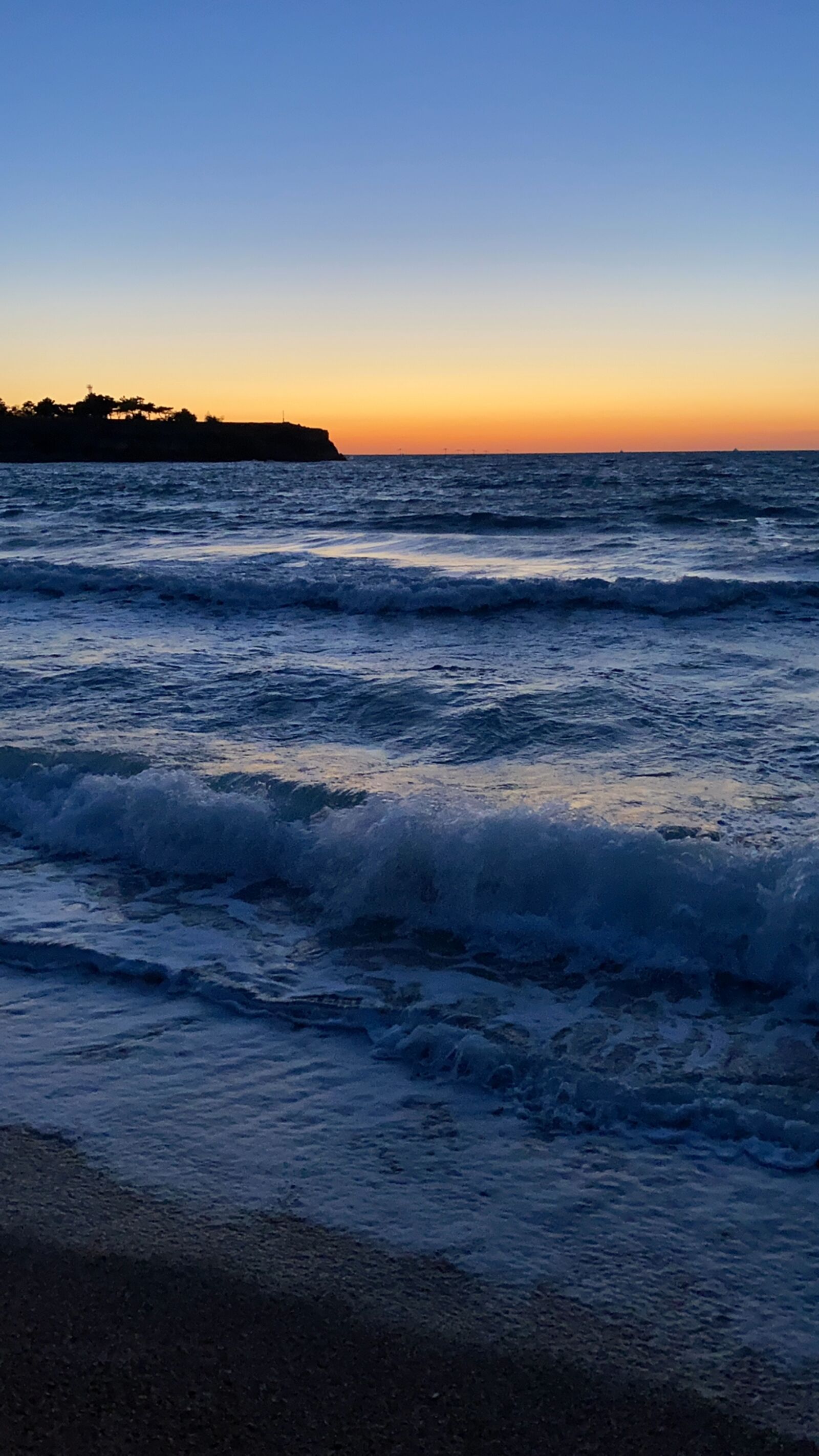 iPhone 11 Pro Max back camera 4.25mm f/1.8 sample photo. Sea, sunset, sky photography