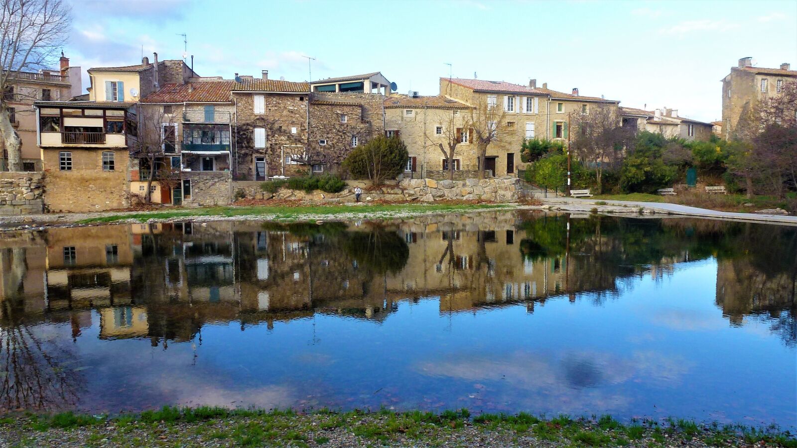 Panasonic Lumix DMC-ZS10 (Lumix DMC-TZ20 / Lumix DMC-TZ22) sample photo. Body of water, architecture photography