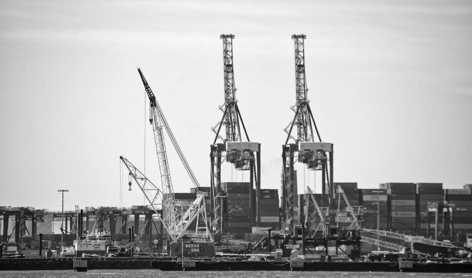 Nikon D7200 sample photo. Freight, cranes, docks photography