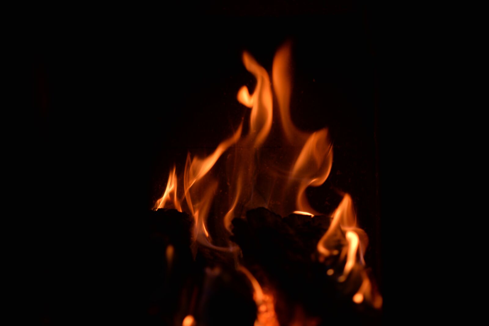 Nikon D610 sample photo. Flames, lights, chiaroscuro photography