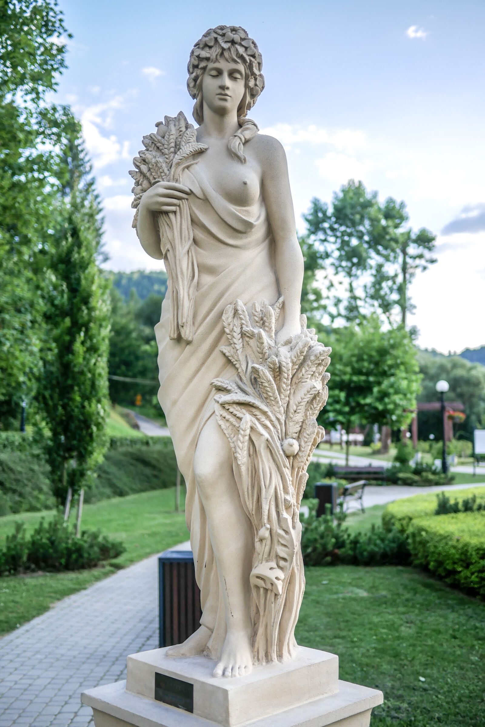LUMIX G 20/F1.7 II sample photo. The statue, the statue photography
