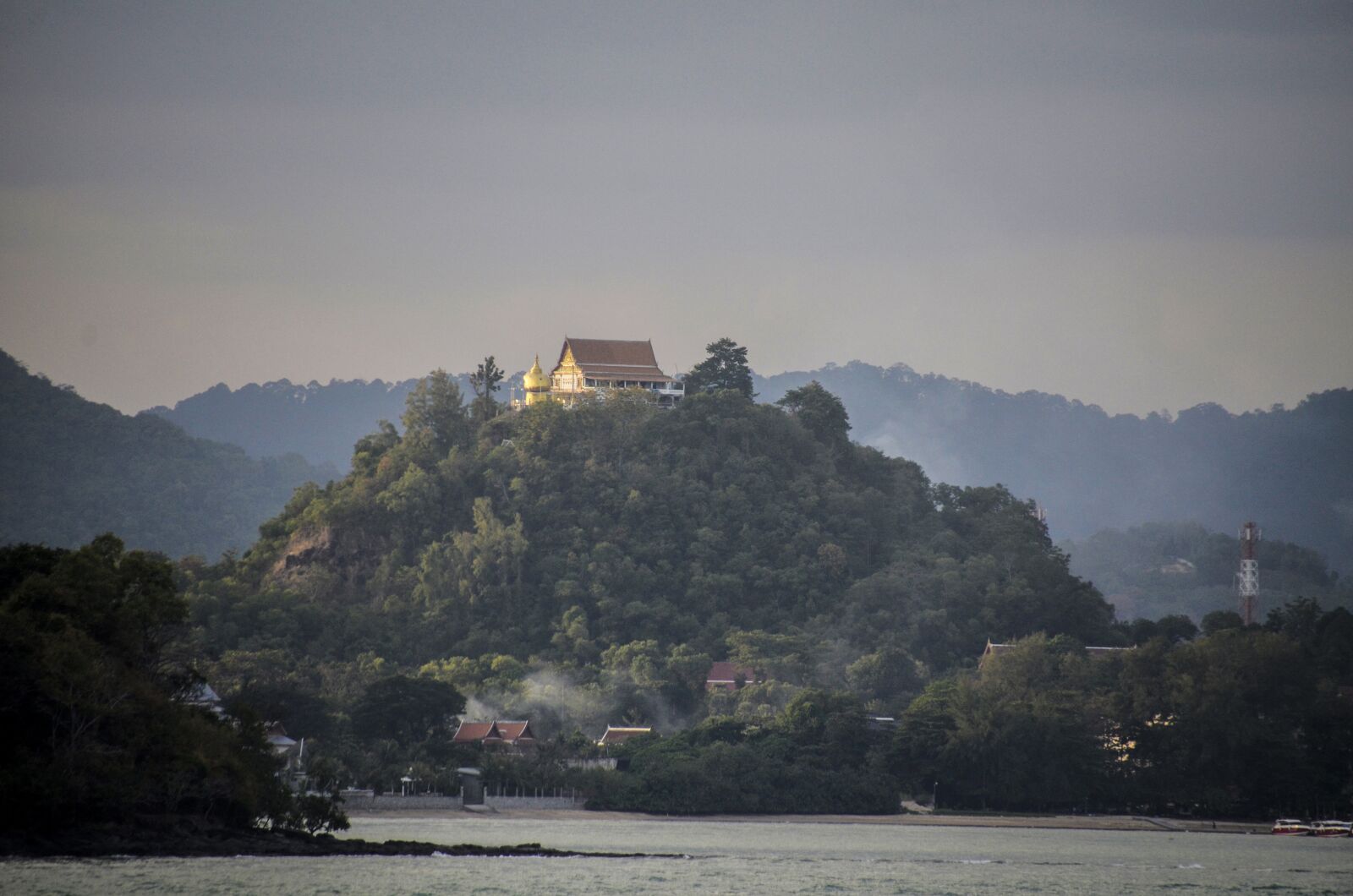 Nikon D5100 sample photo. Temple, gold, island photography