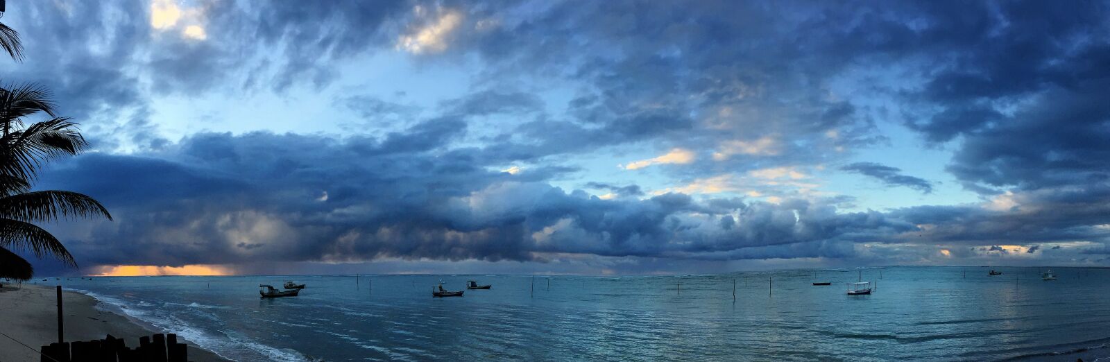 iPhone 6 back camera 4.15mm f/2.2 sample photo. Ocean, harbor, boats photography