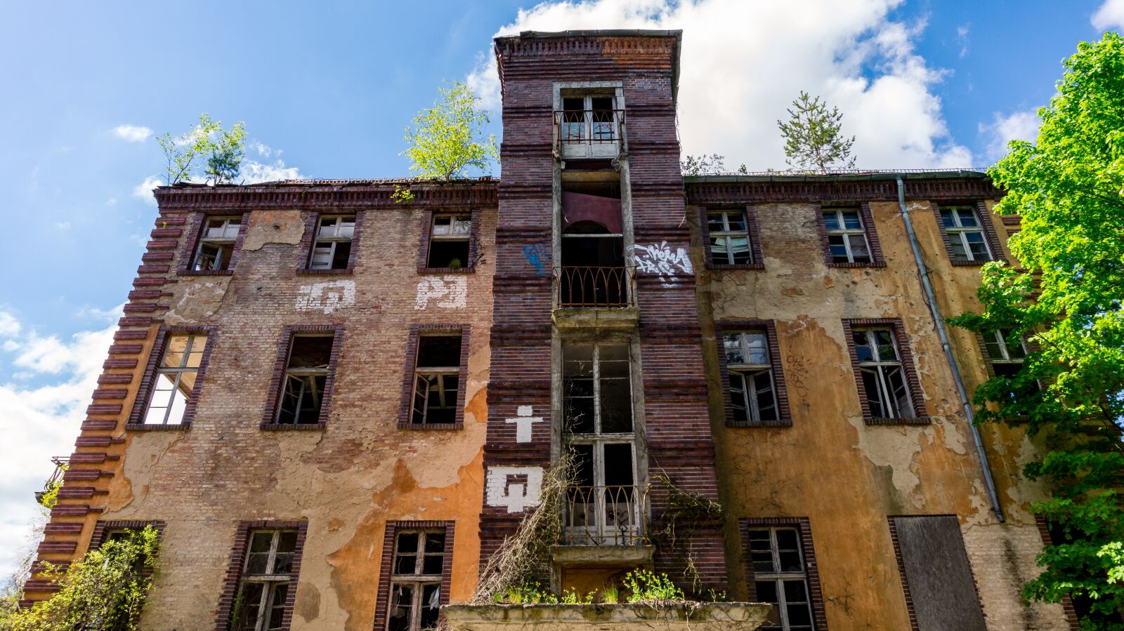 Sony Alpha a5000 (ILCE 5000) sample photo. Architecture, building, old photography