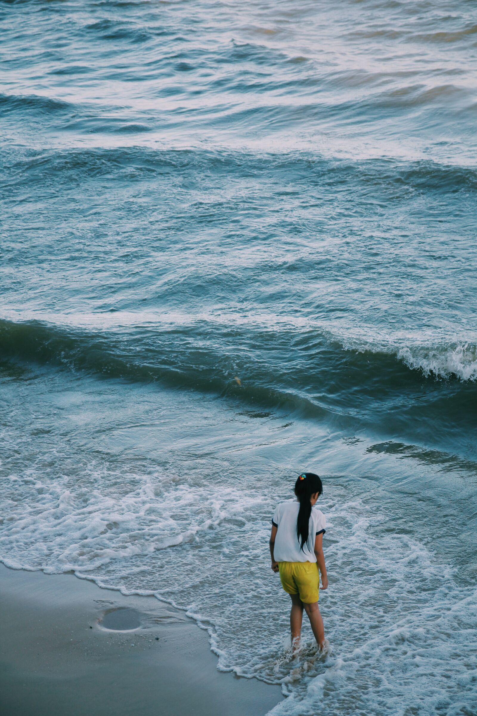 Canon EOS 60D sample photo. Girl, sea, tide, vietnam photography