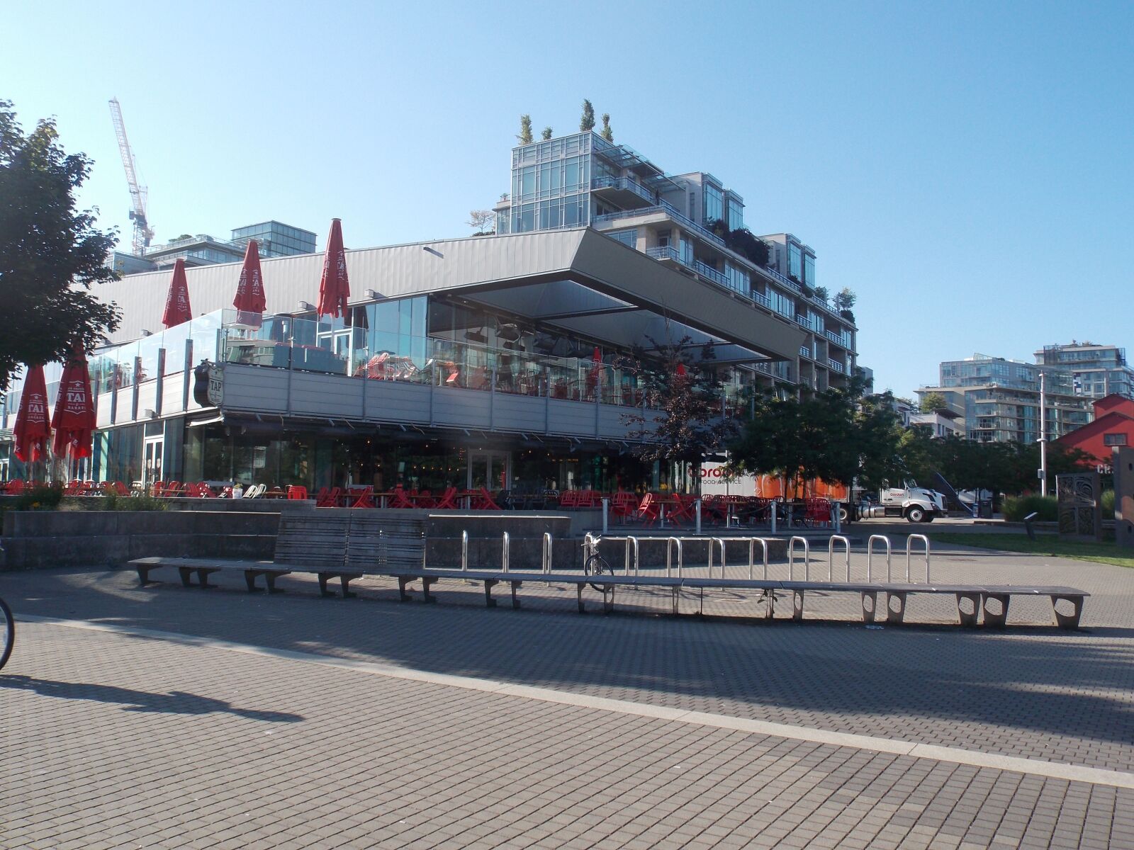 Nikon Coolpix L810 sample photo. Green, restaurant, city photography