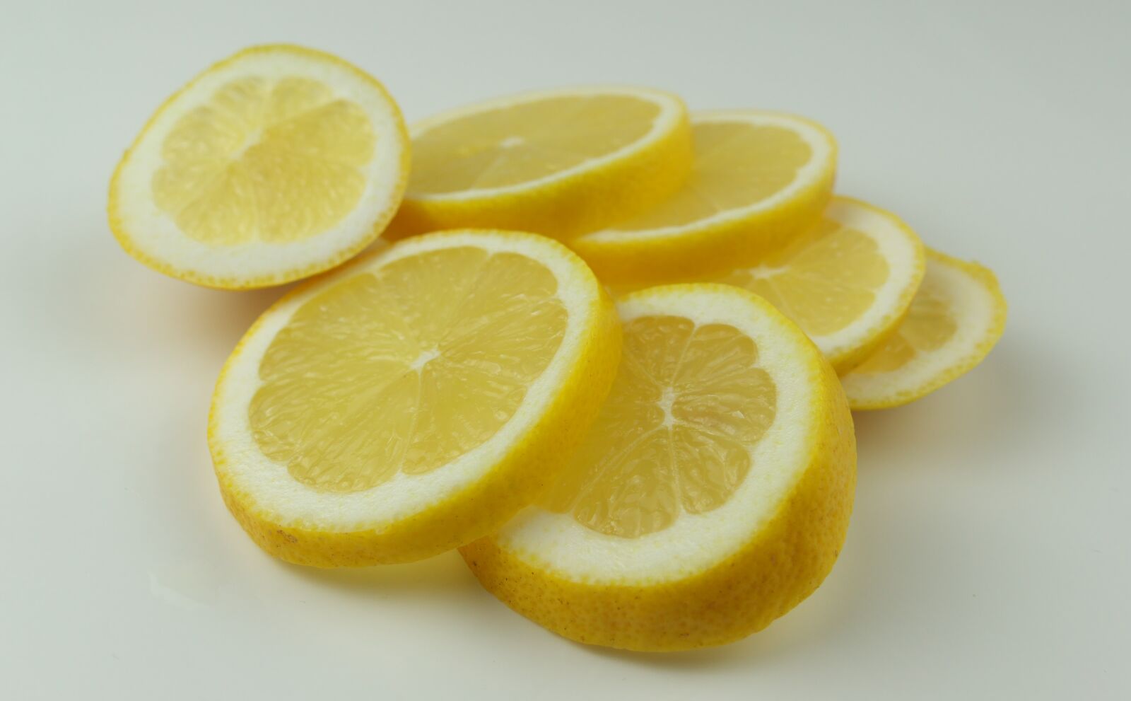 Panasonic Lumix DMC-FZ1000 sample photo. Lemon, lemon slices, yellow photography