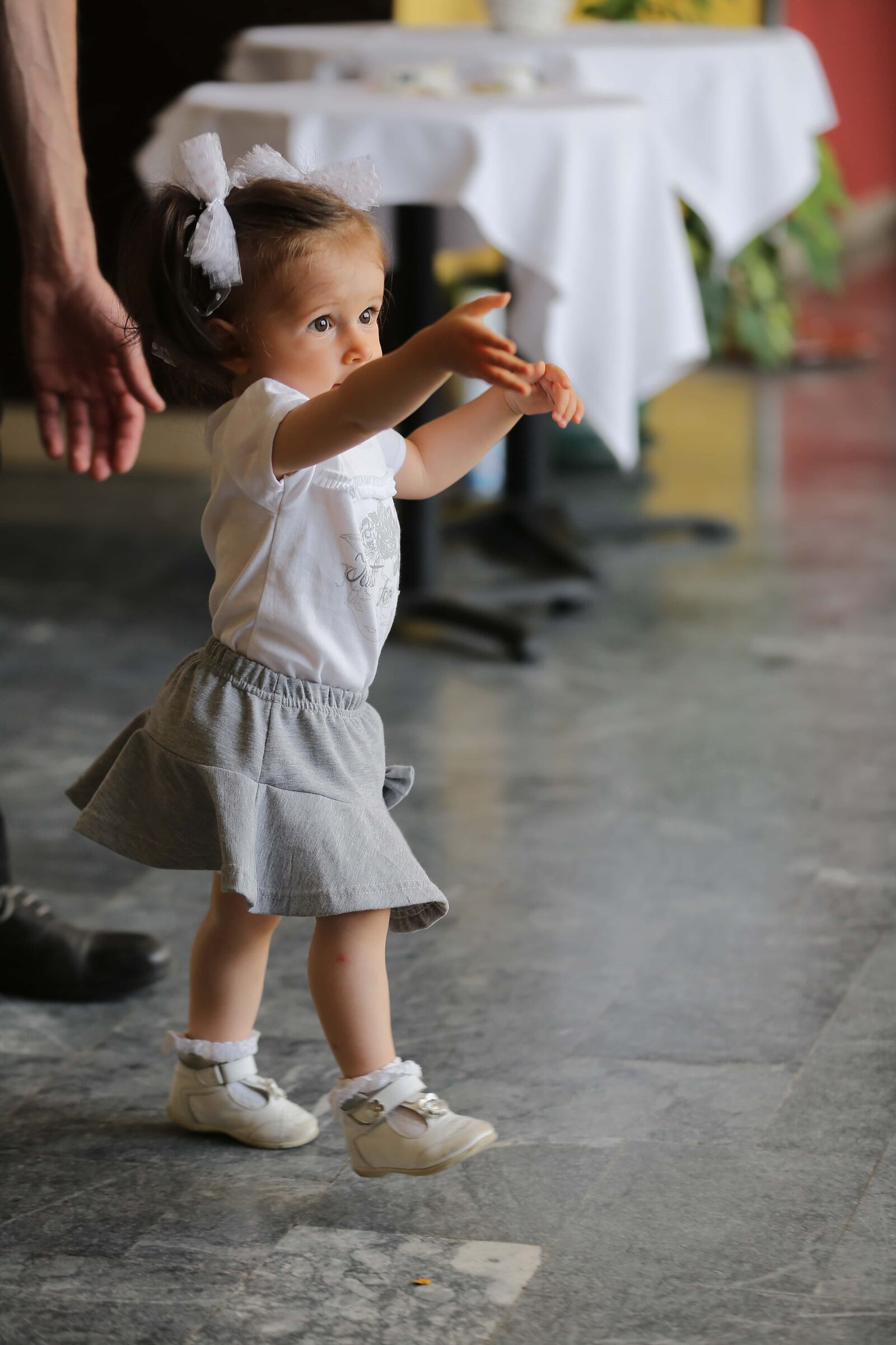 Canon EOS 5D Mark III sample photo. Toddler, baby, girl, walking photography