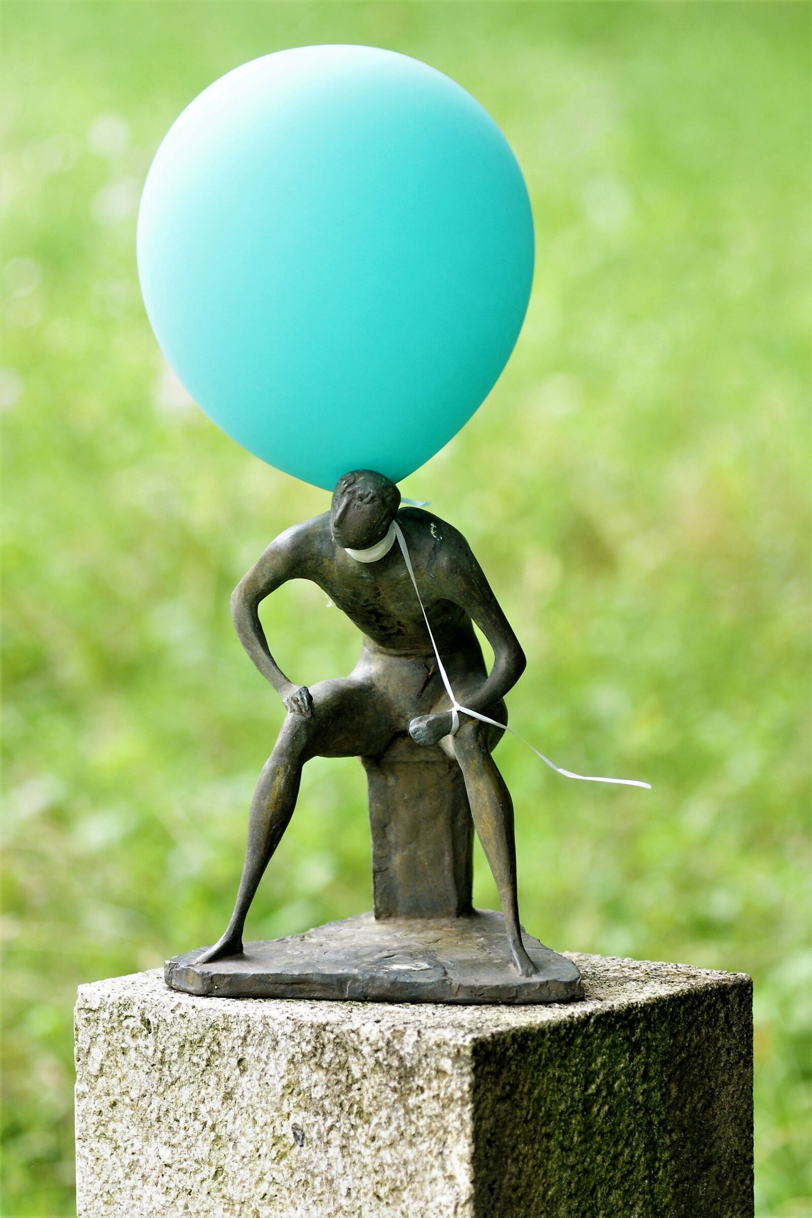 Sony Alpha DSLR-A700 sample photo. Sculpture, man, sitting one photography