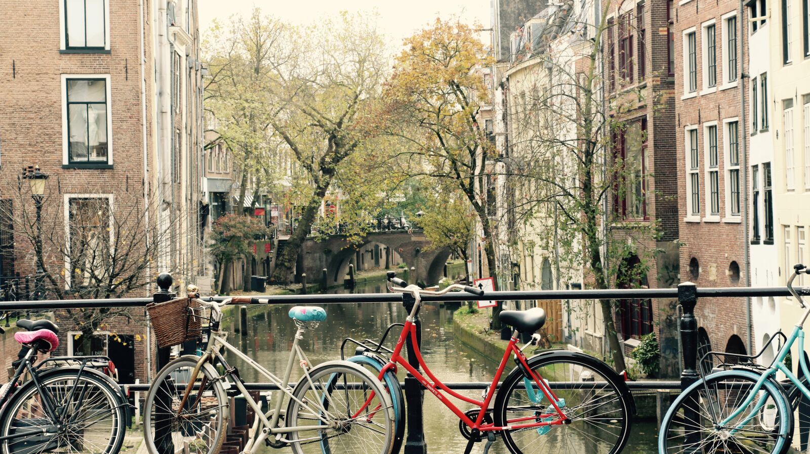Canon EOS 70D sample photo. Utrecht, canal, cycling photography